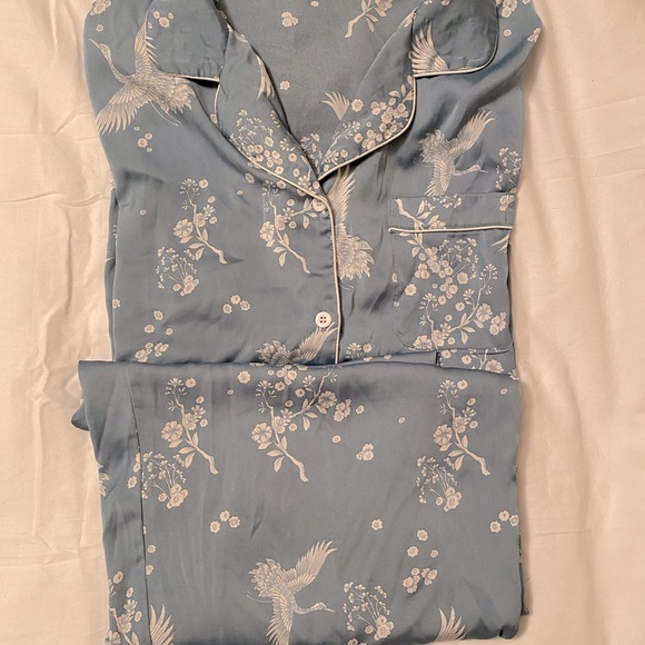 ** SOLD ** Silky Pajama Set White and Blue Elastic Waist Button Front EUC Medium - Picture 2 of 2